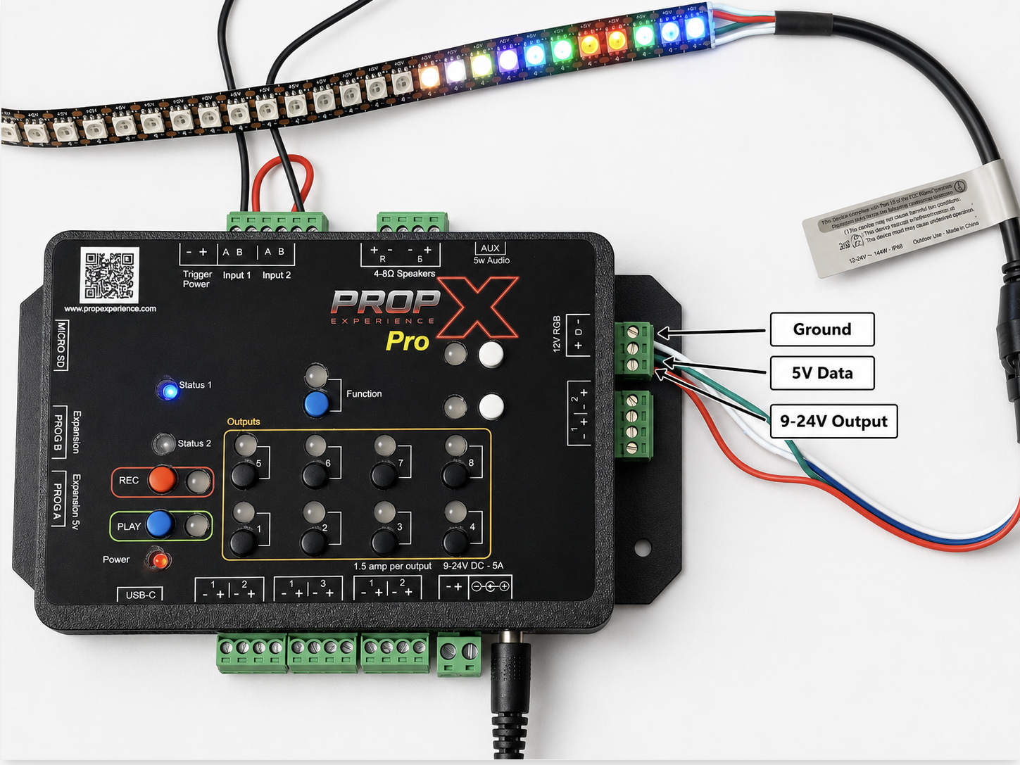 IMG-PRO-FS-05: LED strip connected to the 12V RGB port